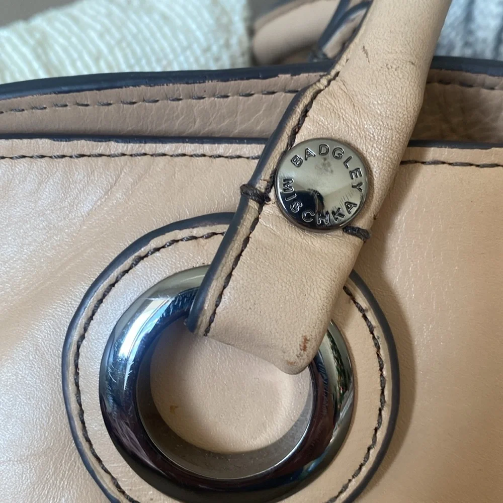 Badgley Mischka beige leather handbag - Picture 5 of 10